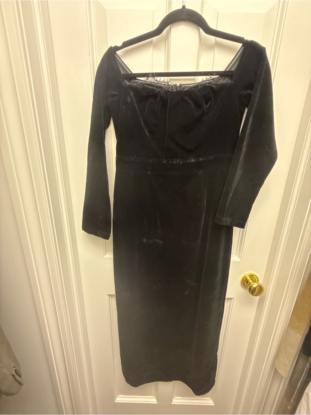 Commense Black Velvet Long-Sleeve Midi Dress